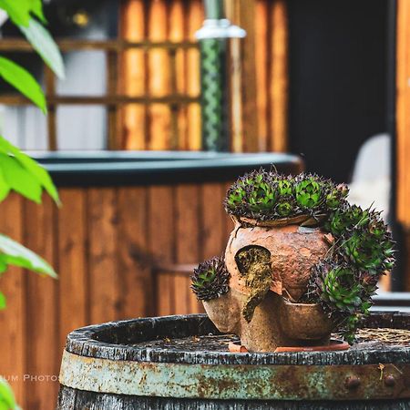 House Arupium - Hot Tub Villa Otocsán Kültér fotó