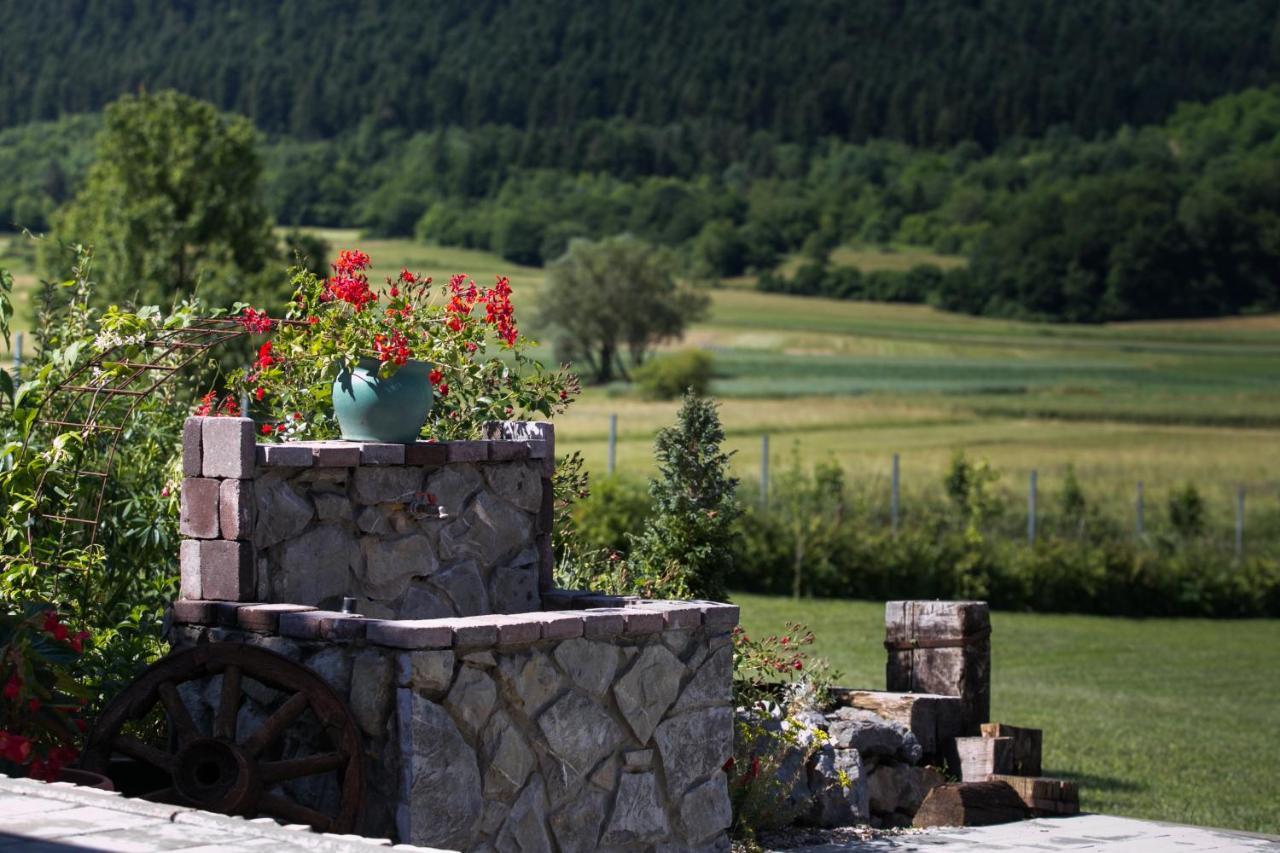 House Arupium - Hot Tub Villa Otocsán Kültér fotó