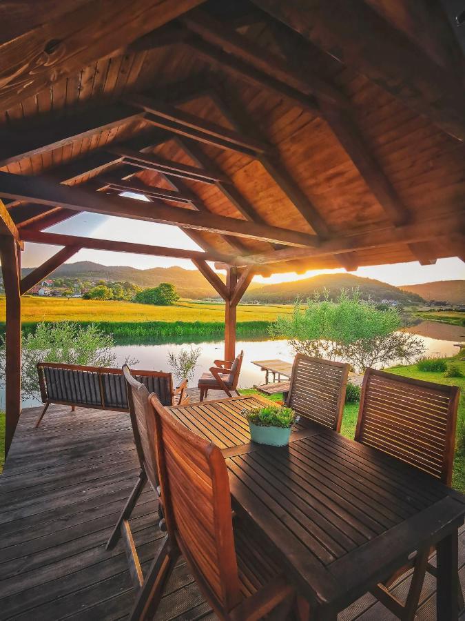 House Arupium - Hot Tub Villa Otocsán Kültér fotó