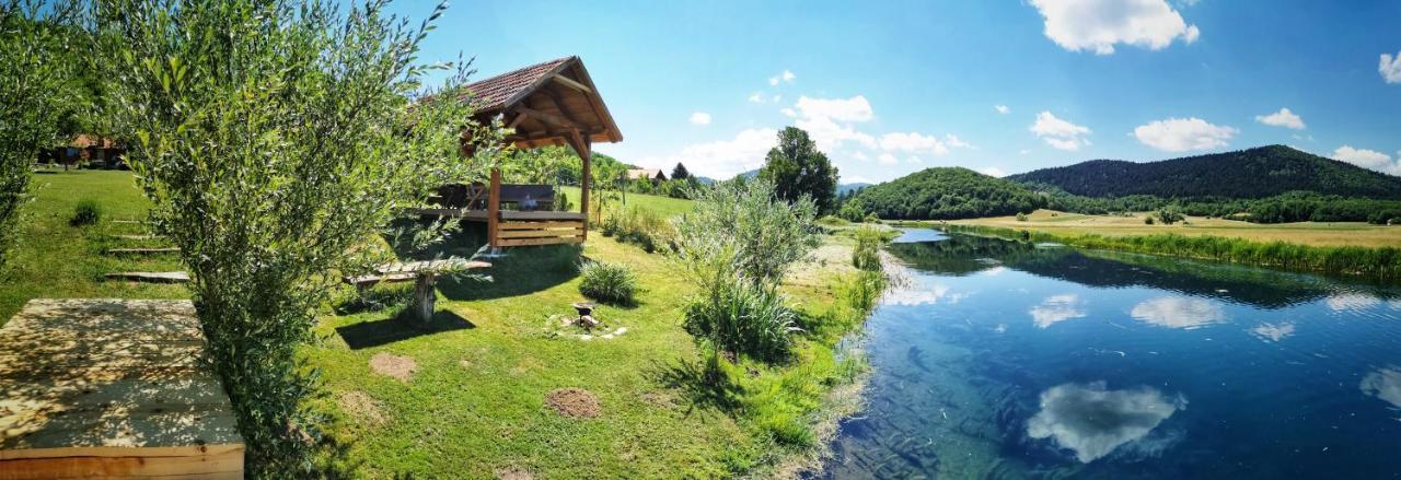 House Arupium - Hot Tub Villa Otocsán Kültér fotó