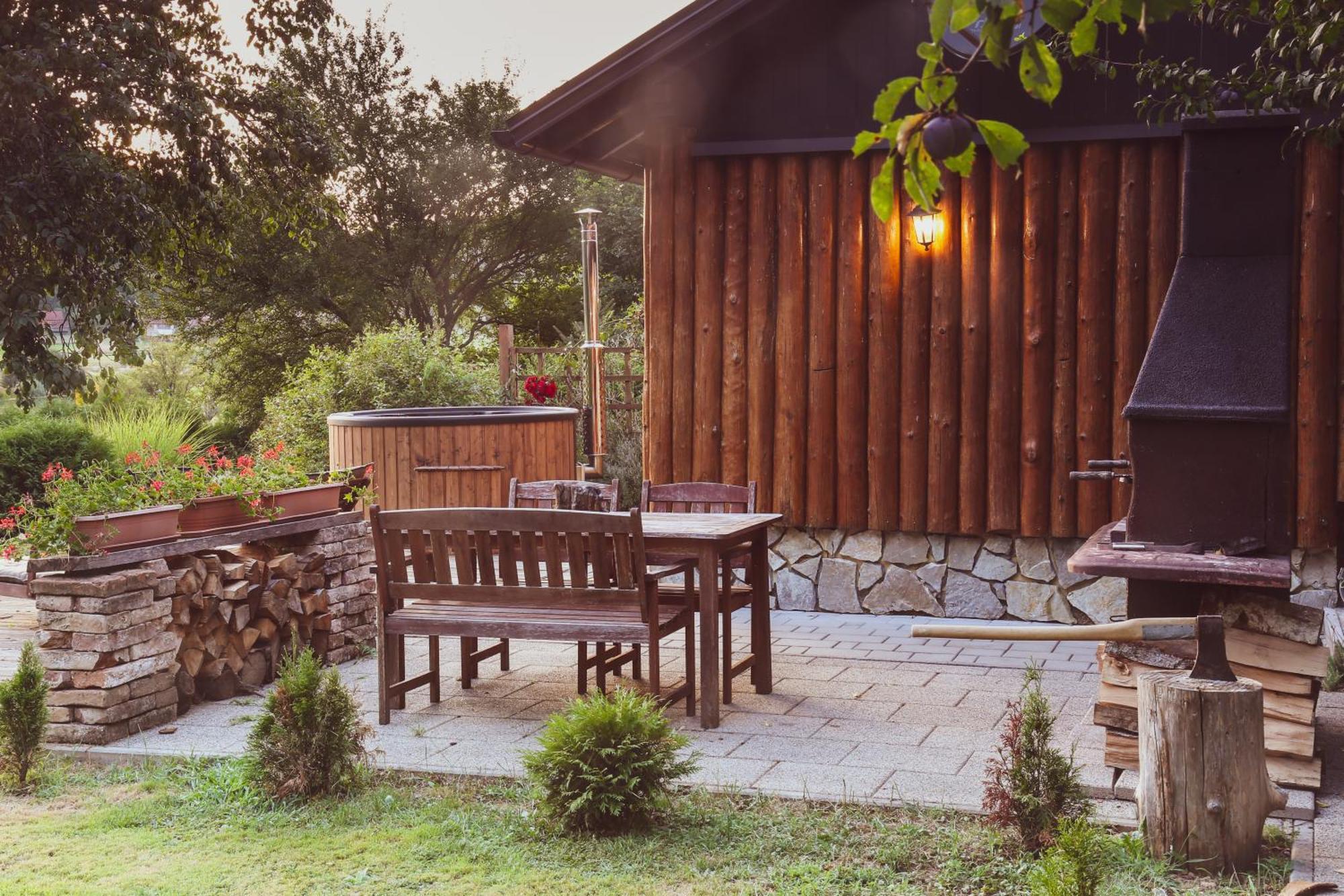 House Arupium - Hot Tub Villa Otocsán Kültér fotó