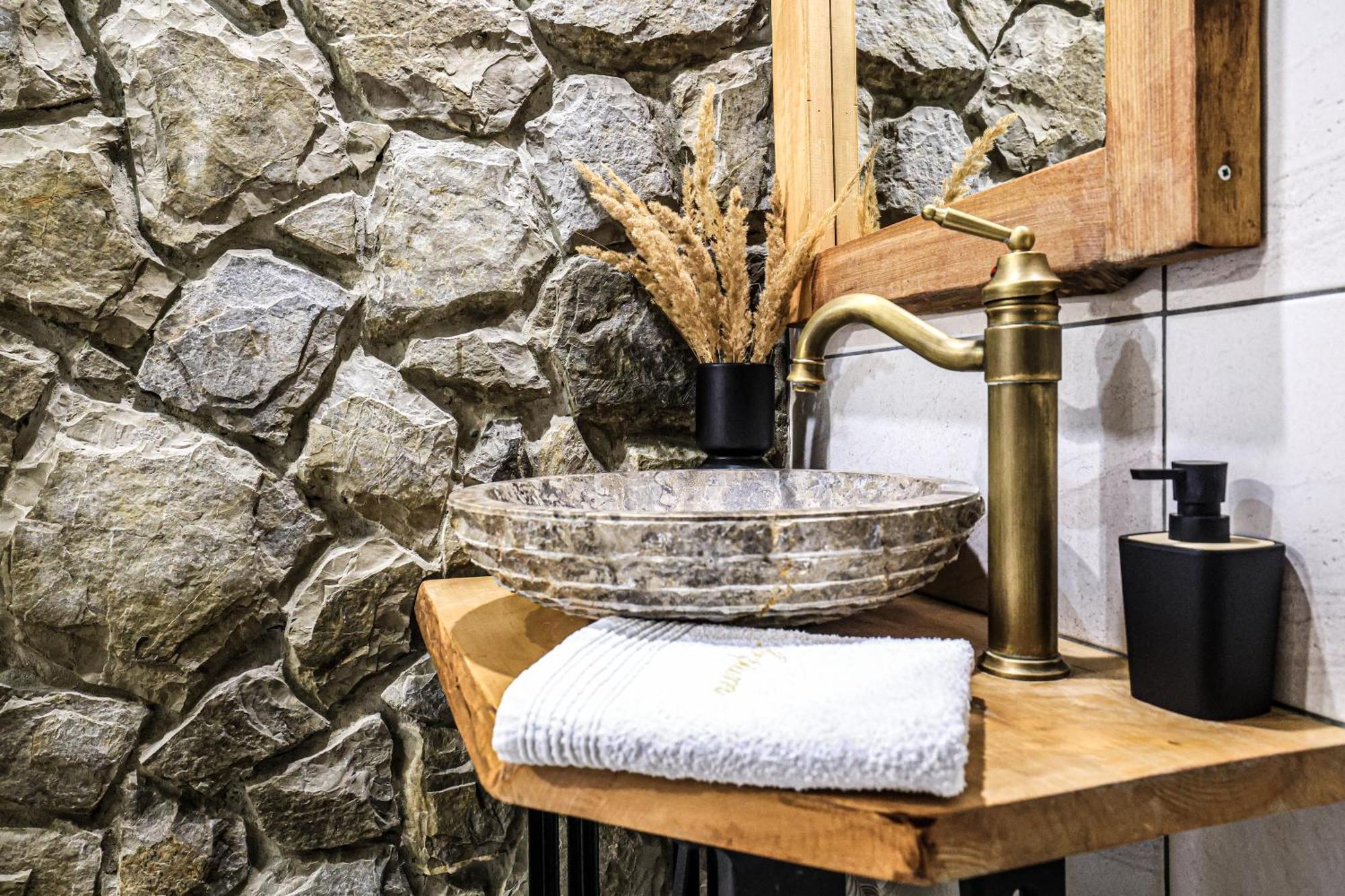 House Arupium - Hot Tub Villa Otocsán Kültér fotó