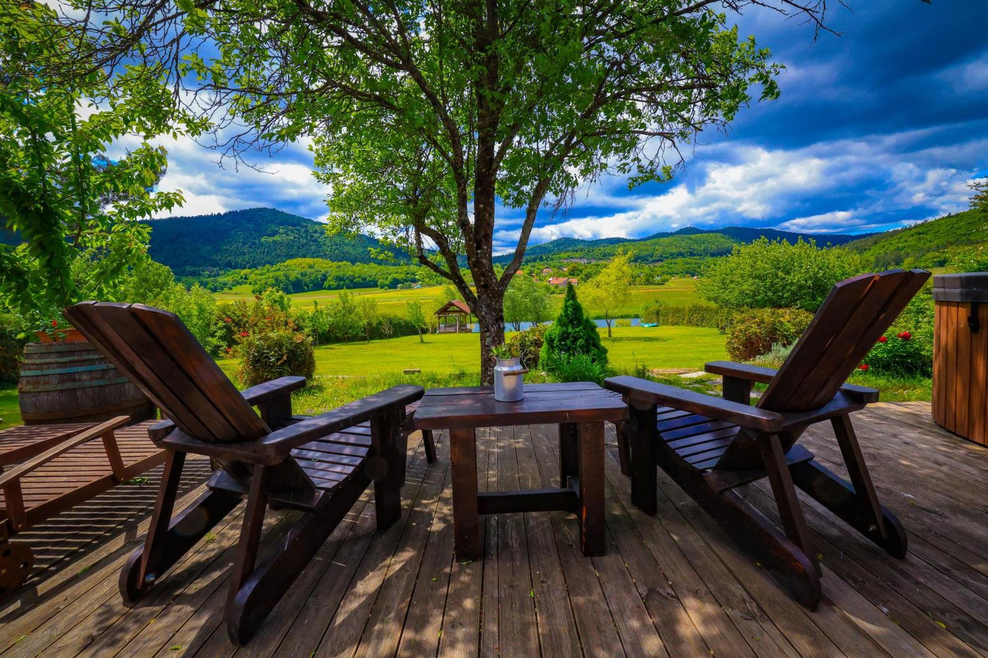 House Arupium - Hot Tub Villa Otocsán Kültér fotó